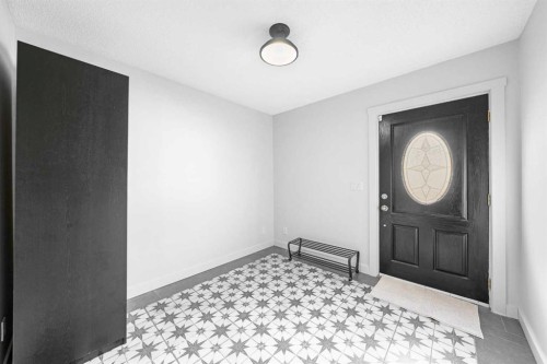 30 Hidden Circle Nw, Calgary, AB - Indoor Photo Showing Other Room
