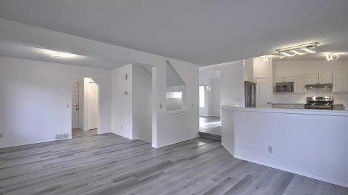 160 Riverstone Crescent Se, Calgary, AB - Indoor Photo Showing Kitchen