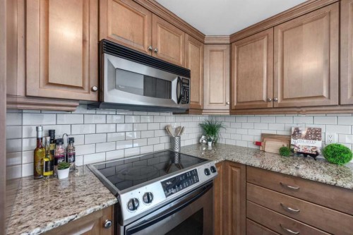 1807-920 5 Avenue Sw, Calgary, AB - Indoor Photo Showing Kitchen