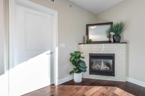 1807-920 5 Avenue Sw, Calgary, AB - Indoor Photo Showing Living Room With Fireplace