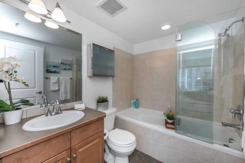 1807-920 5 Avenue Sw, Calgary, AB - Indoor Photo Showing Bathroom