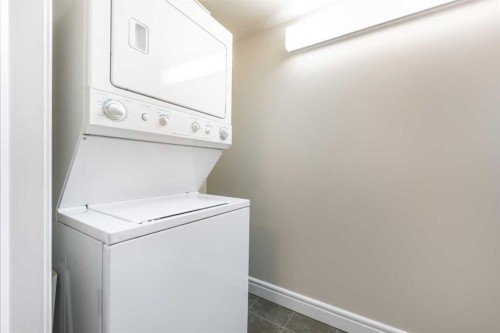 1807-920 5 Avenue Sw, Calgary, AB - Indoor Photo Showing Laundry Room