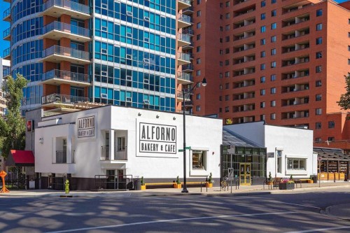 1807-920 5 Avenue Sw, Calgary, AB - Outdoor With Balcony With Facade