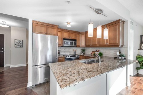 1807-920 5 Avenue Sw, Calgary, AB - Indoor Photo Showing Kitchen With Stainless Steel Kitchen With Double Sink With Upgraded Kitchen