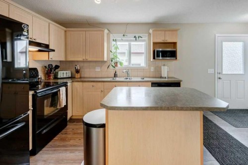 14 Everglen Manor Sw, Calgary, AB - Indoor Photo Showing Kitchen With Double Sink