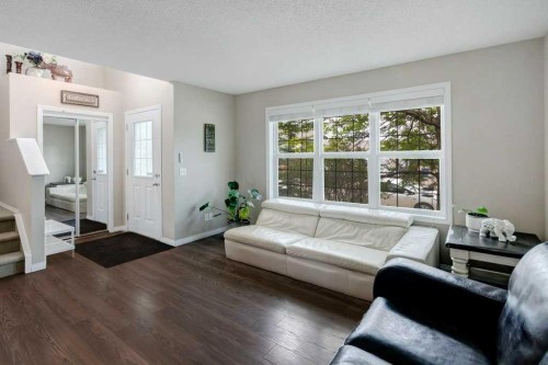 14 Everglen Manor Sw, Calgary, AB - Indoor Photo Showing Living Room