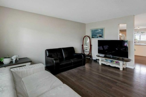 14 Everglen Manor Sw, Calgary, AB - Indoor Photo Showing Living Room