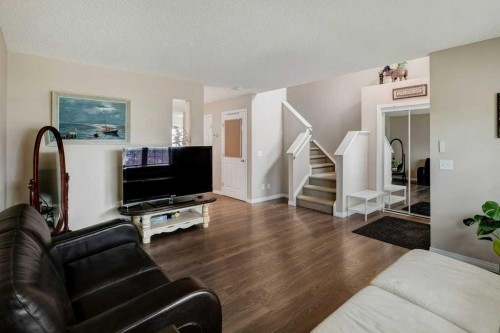 14 Everglen Manor Sw, Calgary, AB - Indoor Photo Showing Living Room