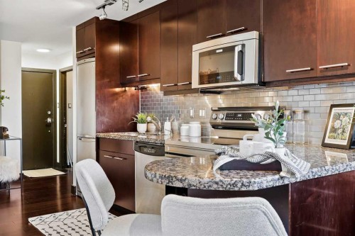 302-1709 19 Avenue Sw, Calgary, AB - Indoor