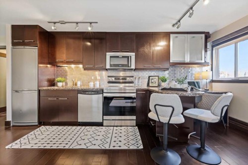302-1709 19 Avenue Sw, Calgary, AB - Indoor Photo Showing Kitchen