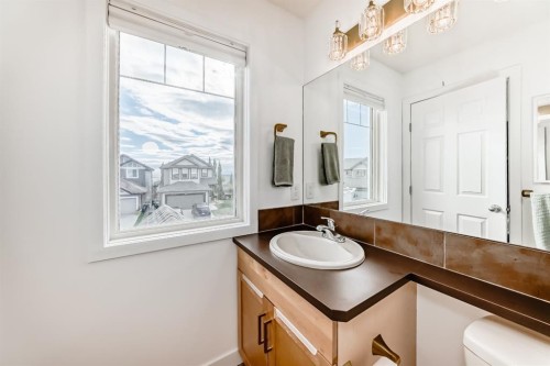 182 Sunset Heights, Cochrane, AB - Indoor Photo Showing Bathroom