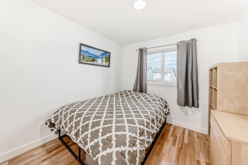 182 Sunset Heights, Cochrane, AB - Indoor Photo Showing Bedroom