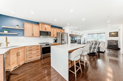 182 Sunset Heights, Cochrane, AB - Indoor Photo Showing Kitchen With Upgraded Kitchen