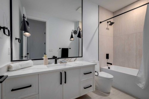 3444 Lane Crescent Sw, Calgary, AB - Indoor Photo Showing Bathroom