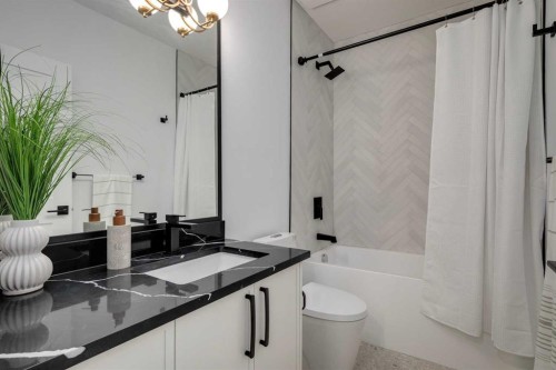 3444 Lane Crescent Sw, Calgary, AB - Indoor Photo Showing Bathroom