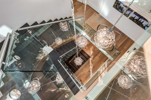 134 6 Avenue Nw, Calgary, AB - Indoor Photo Showing Other Room