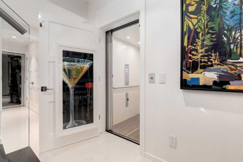 134 6 Avenue Nw, Calgary, AB - Indoor Photo Showing Other Room