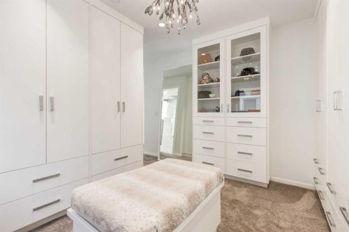 134 6 Avenue Nw, Calgary, AB - Indoor Photo Showing Bedroom