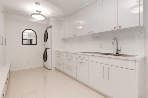 134 6 Avenue Nw, Calgary, AB - Indoor