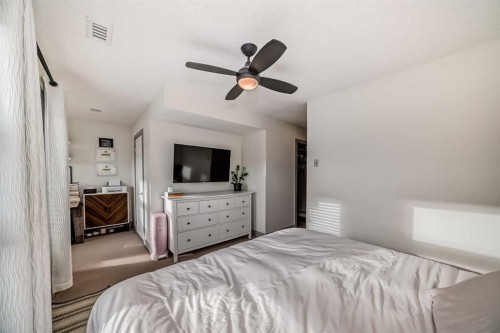 204-1707 27 Avenue Sw, Calgary, AB - Indoor Photo Showing Bedroom