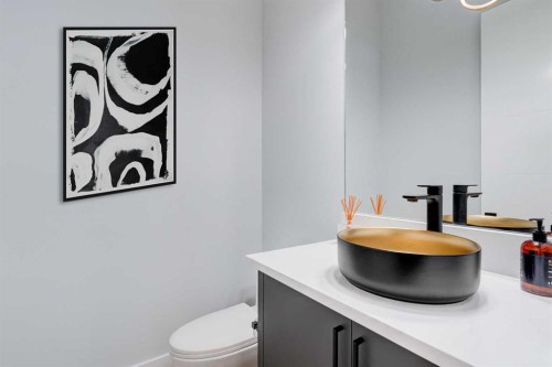 1902 13 Street Sw, Calgary, AB - Indoor Photo Showing Bathroom