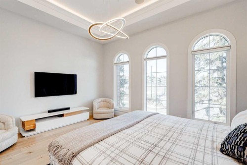 1902 13 Street Sw, Calgary, AB - Indoor Photo Showing Bedroom