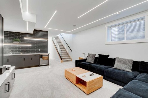 1902 13 Street Sw, Calgary, AB - Indoor Photo Showing Living Room