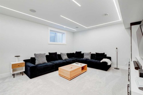 1902 13 Street Sw, Calgary, AB - Indoor