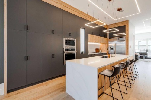 1902 13 Street Sw, Calgary, AB - Indoor Photo Showing Kitchen With Upgraded Kitchen