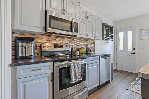 52 West Edge Road, Cochrane, AB - Indoor Photo Showing Kitchen