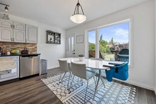 52 West Edge Road, Cochrane, AB - Indoor Photo Showing Kitchen
