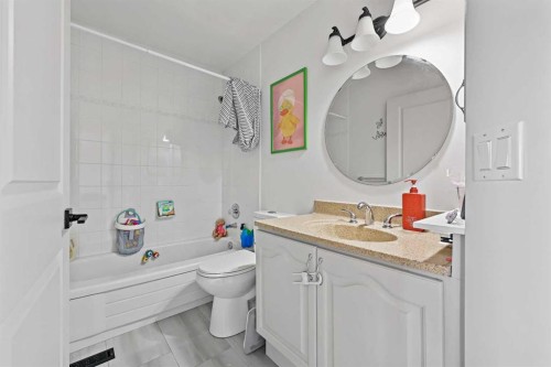 52 West Edge Road, Cochrane, AB - Indoor Photo Showing Bathroom