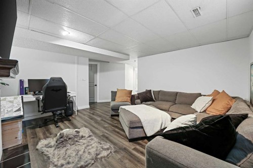 52 West Edge Road, Cochrane, AB - Indoor