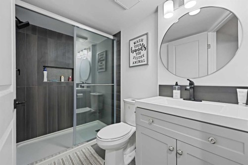 52 West Edge Road, Cochrane, AB - Indoor Photo Showing Bathroom