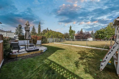 52 West Edge Road, Cochrane, AB - Outdoor