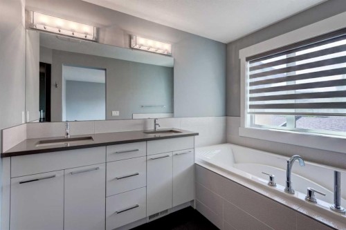 112 Burma Star Road Sw, Calgary, AB - Indoor Photo Showing Bathroom