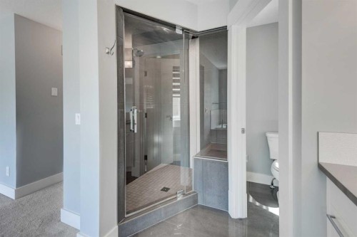 112 Burma Star Road Sw, Calgary, AB - Indoor Photo Showing Bathroom