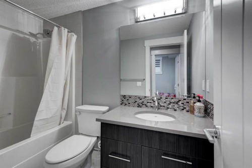112 Burma Star Road Sw, Calgary, AB - Indoor Photo Showing Bathroom
