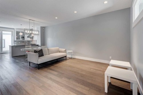 112 Burma Star Road Sw, Calgary, AB - Indoor Photo Showing Living Room