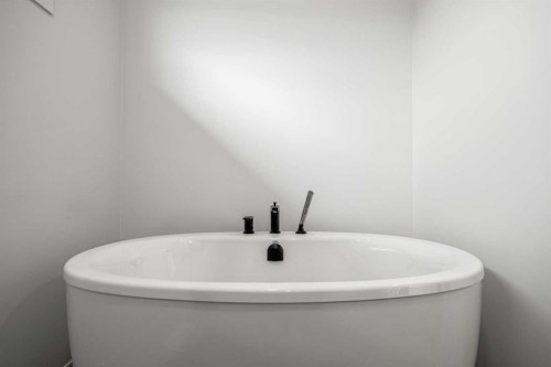 46 Heritage Heath, Cochrane, AB - Indoor Photo Showing Bathroom