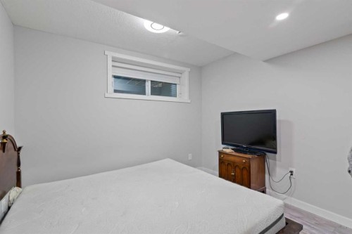 128 Livingston Parade Ne, Calgary, AB - Indoor Photo Showing Bedroom