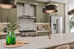 2013 34 Street SW Calgary, AB T3E 2V9