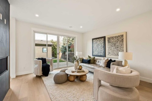 2015 34 Street Sw, Calgary, AB - Indoor Photo Showing Living Room