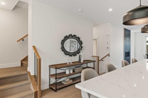 2015 34 Street Sw, Calgary, AB - Indoor