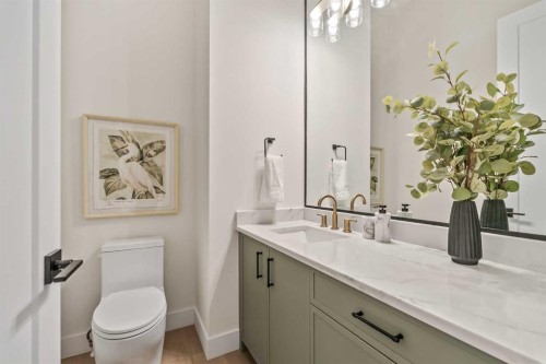 2015 34 Street Sw, Calgary, AB - Indoor Photo Showing Bathroom