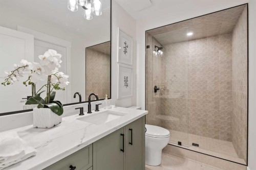 2015 34 Street Sw, Calgary, AB - Indoor Photo Showing Bathroom