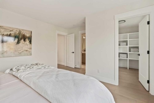 2015 34 Street Sw, Calgary, AB - Indoor Photo Showing Bedroom