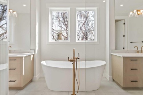 2015 34 Street Sw, Calgary, AB - Indoor Photo Showing Bathroom