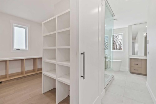 2015 34 Street Sw, Calgary, AB - Indoor