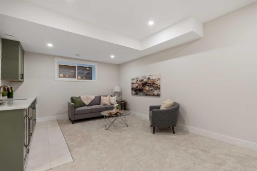 2015 34 Street Sw, Calgary, AB - Indoor